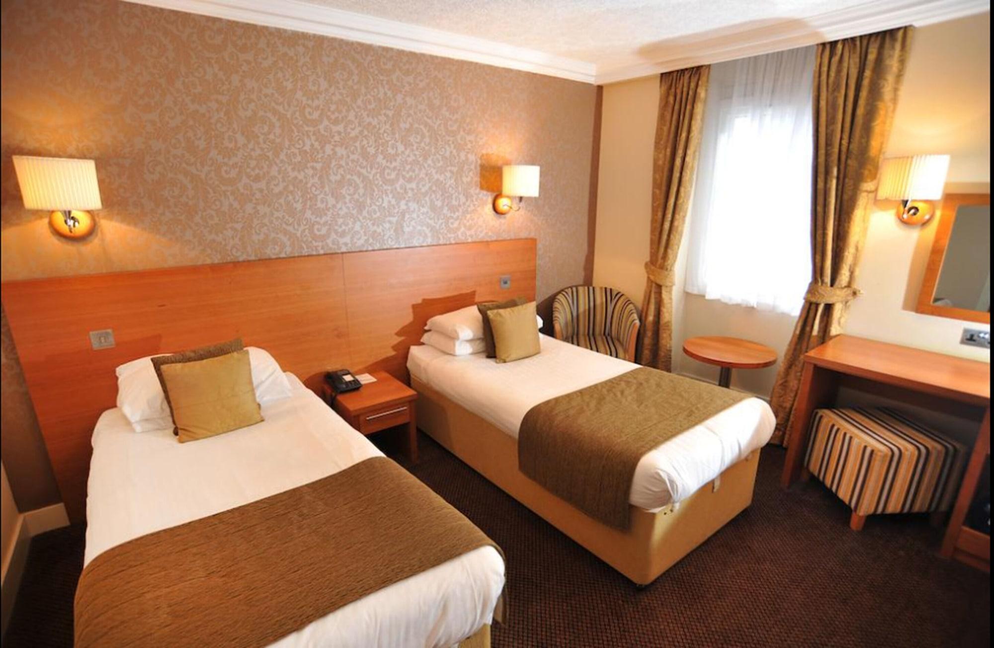 Golden Lion Hotel Стерлинг Экстерьер фото