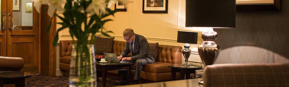 Golden Lion Hotel Стерлинг Экстерьер фото