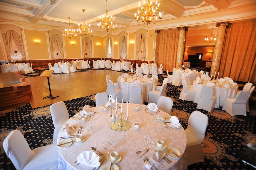 Golden Lion Hotel Стерлинг Экстерьер фото